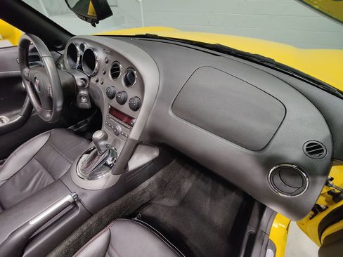 Used 2008 Pontiac Solstice GXP w/ Premium Package RWD image 13