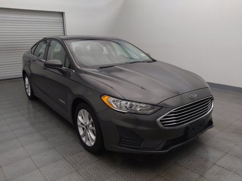 Used 2019 Ford Fusion SE FWD image 13