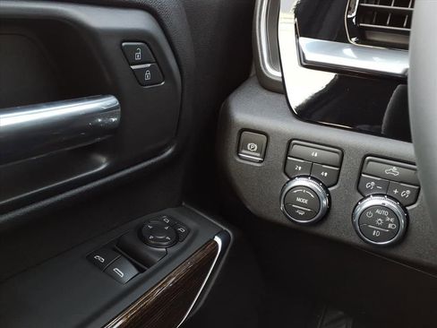 New 2026 GMC Sierra 2500 SLE AWD/4WD image 11