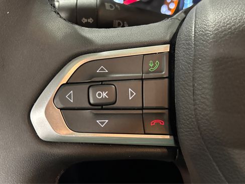 Used 2025 Jeep Compass Limited image 22