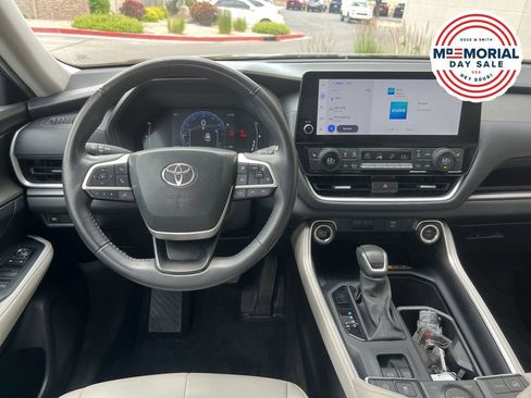 Used 2024 Toyota Grand Highlander AWD image 19