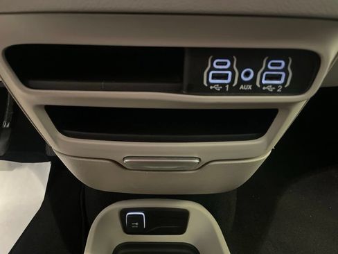 Used 2024 Chrysler Pacifica Touring-L FWD image 19