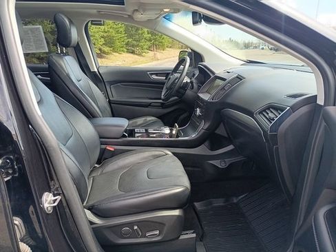 Used 2019 Ford Edge Titanium w/ Equipment Group 301A AWD/4WD image 16