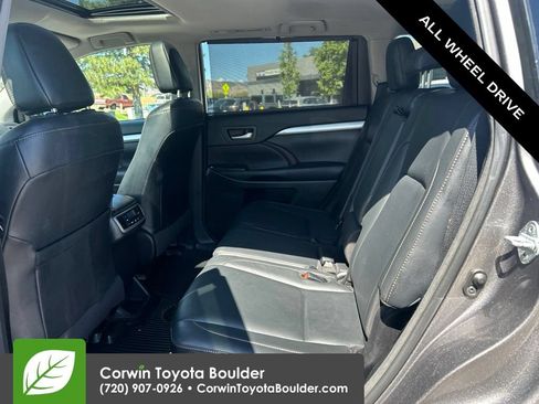 Used 2017 Toyota Highlander XLE w/ Carpet Mat Package AWD/4WD image 20