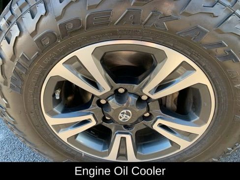 Used 2017 Toyota Tacoma TRD Sport image 12