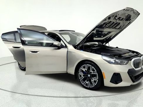 Used 2026 BMW i5 eDrive40 w/ M Sport Package RWD image 11