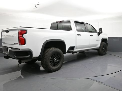 Used 2024 Chevrolet Silverado 2500 ZR2 w/ Technology Package AWD/4WD image 5