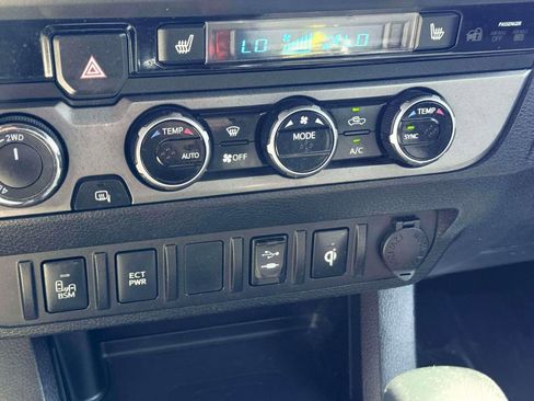 Used 2016 Toyota Tacoma TRD Off-Road AWD/4WD image 23