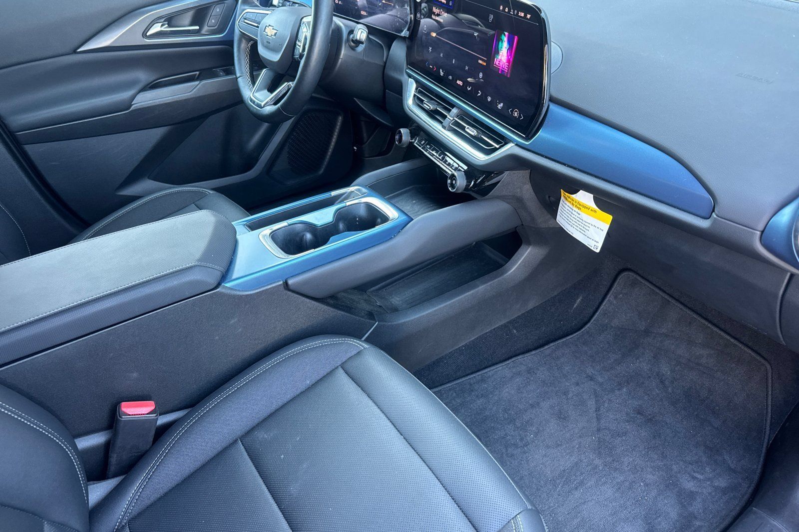 Used 2024 Chevrolet Equinox EV LT FWD image 18