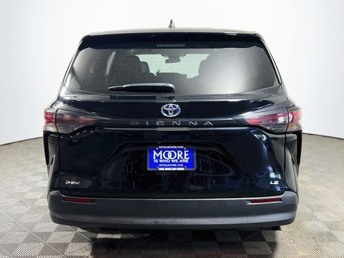 Certified 2025 Toyota Sienna LE FWD image 6