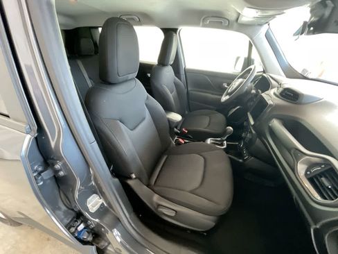 Used 2023 Jeep Renegade Latitude AWD/4WD image 24