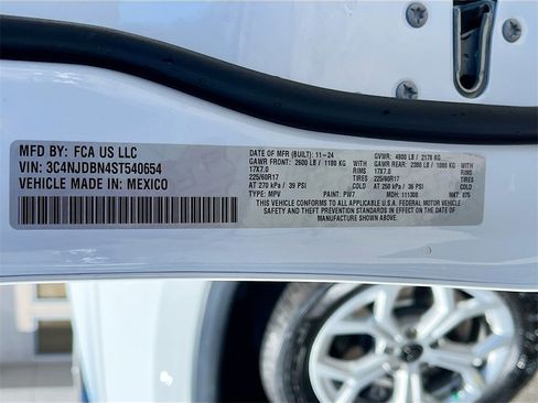 Used 2025 Jeep Compass Latitude image 32