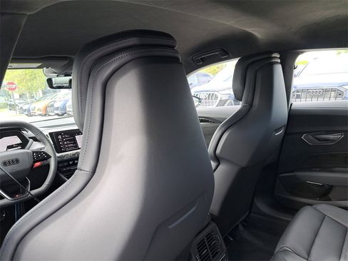 New 2026 Audi RS e-tron GT Base image 25