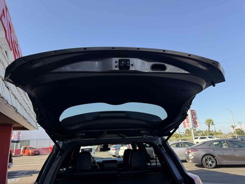 Used 2018 Toyota RAV4 SE w/ All Weather Liner Package FWD image 84