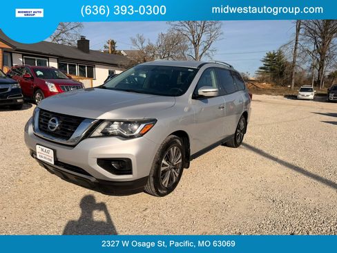 Used 2017 Nissan Pathfinder S FWD image 1