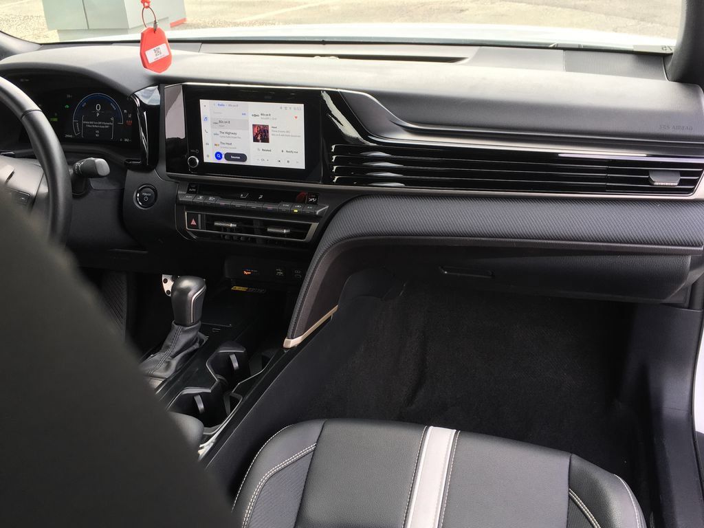 Used 2025 Toyota Camry SE FWD image 30