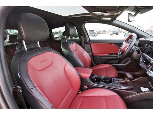 Used 2025 Kia K4 GT-Line w/ GT-Line Premium Package image 30