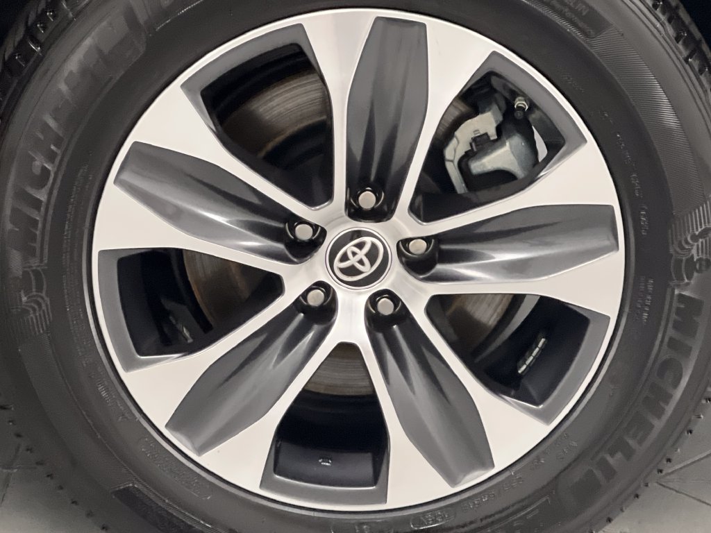 Used 2025 Toyota Highlander XLE FWD image 82