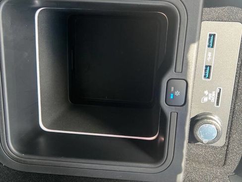 Used 2022 Land Rover Range Rover Sport SVR image 15