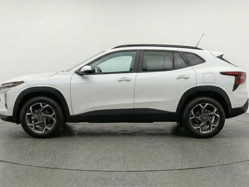 Used 2025 Chevrolet Trax LT image 5