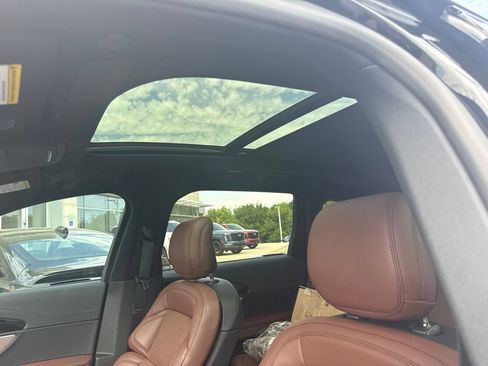 Used 2026 Lincoln Nautilus Reserve AWD/4WD image 7