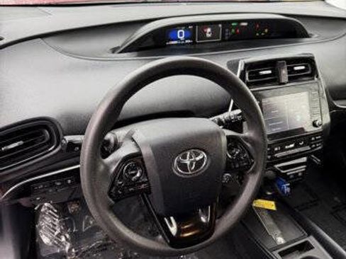 Used 2022 Toyota Prius LE image 11