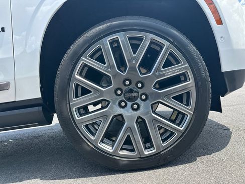 Used 2025 GMC Yukon XL Denali Ultimate w/ LPO, Floor Liner Package AWD/4WD image 13