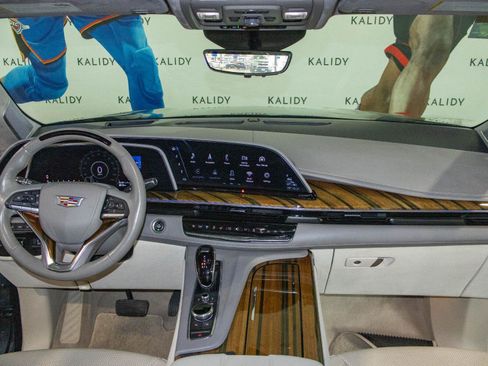 Used 2022 Cadillac Escalade Sport Platinum AWD/4WD image 3