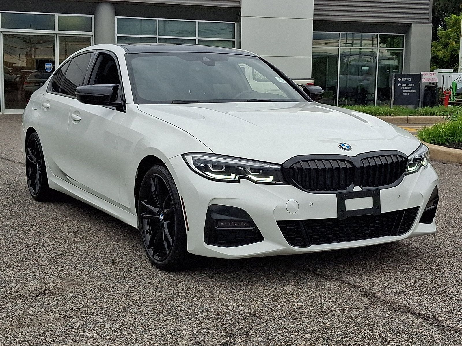Used 2022 BMW 330i xDrive Sedan w/ M Sport Package AWD/4WD image 2