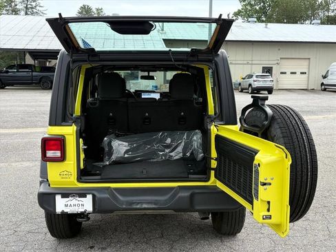 Used 2024 Jeep Wrangler Unlimited Sport AWD/4WD image 25