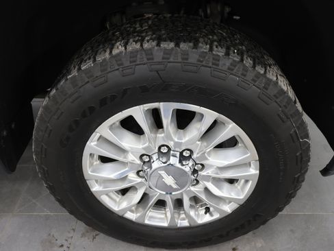 Used 2021 Chevrolet Silverado 2500 High Country w/ Z71 Off-Road Package image 3