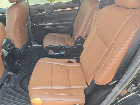 Used 2018 Toyota Highlander Limited Platinum AWD/4WD image 35