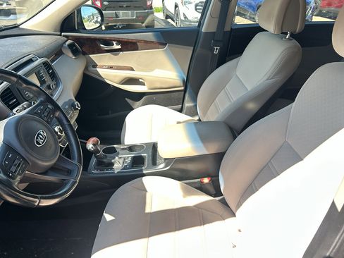 Used 2016 Kia Sorento LX w/ LX Convenience Package AWD/4WD image 10