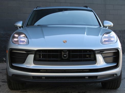 New 2026 Porsche Macan image 6