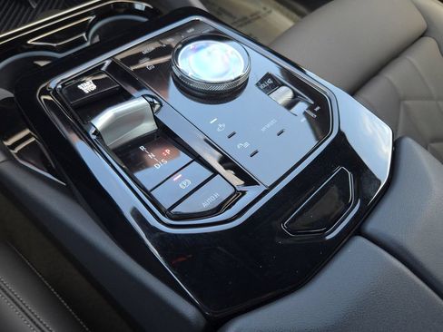 Used 2024 BMW 530i w/ Premium Package RWD image 10