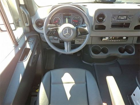 Used 2025 Mercedes-Benz Sprinter 2500 image 11