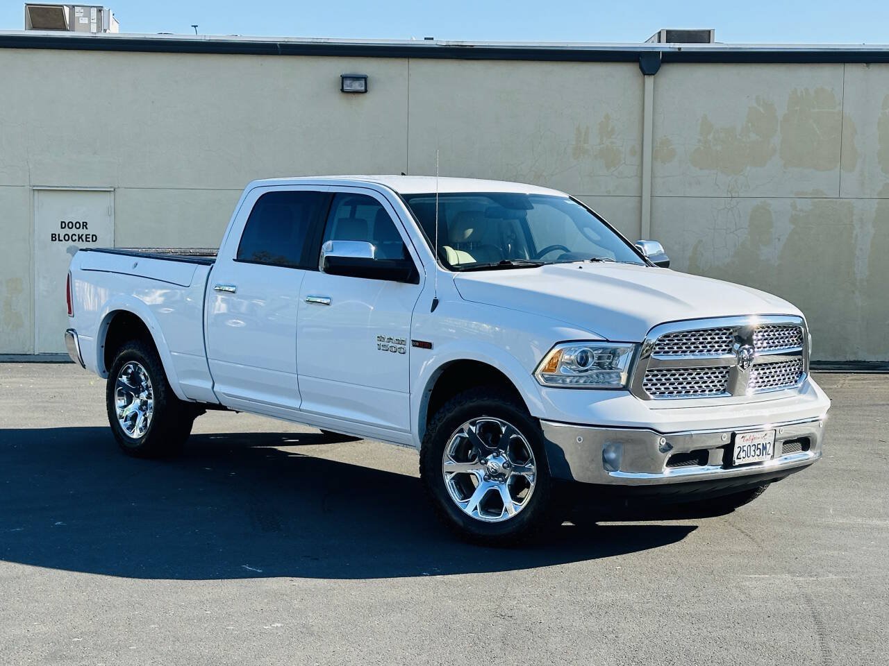 Used 2018 RAM 1500 Laramie AWD/4WD image 2