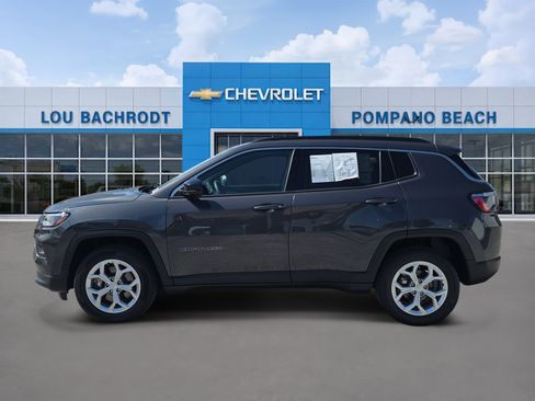 Used 2024 Jeep Compass Latitude AWD/4WD image 4