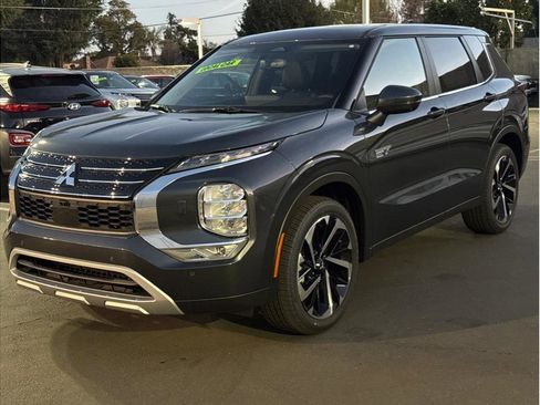 Used 2025 Mitsubishi Outlander SE Tech Pacakge image 2