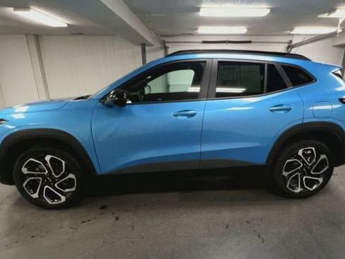 Certified 2025 Chevrolet Trax RS w/ Sunroof Package FWD image 5