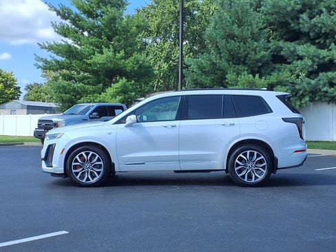 Used 2024 Cadillac XT6 Sport w/ Platinum Package AWD/4WD image 2