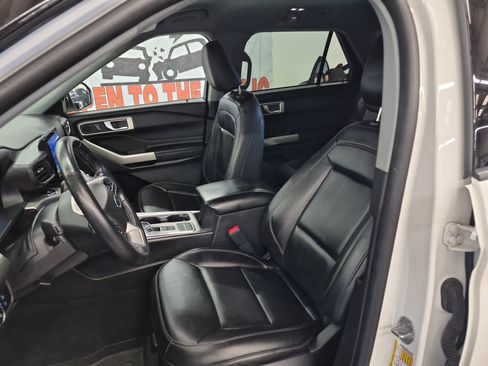 Certified 2023 Ford Explorer XLT w/ Equipment Group 202A RWD image 10
