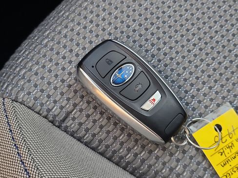 Used 2025 Subaru Forester Premium image 32