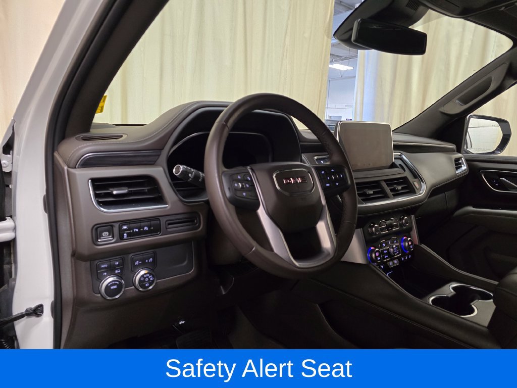 Used 2023 GMC Yukon XL SLT AWD/4WD image 17