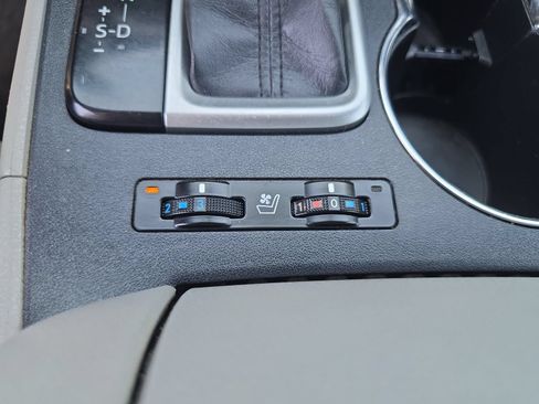 Used 2014 Toyota Highlander Limited w/ Driver Technology Package FWD image 20