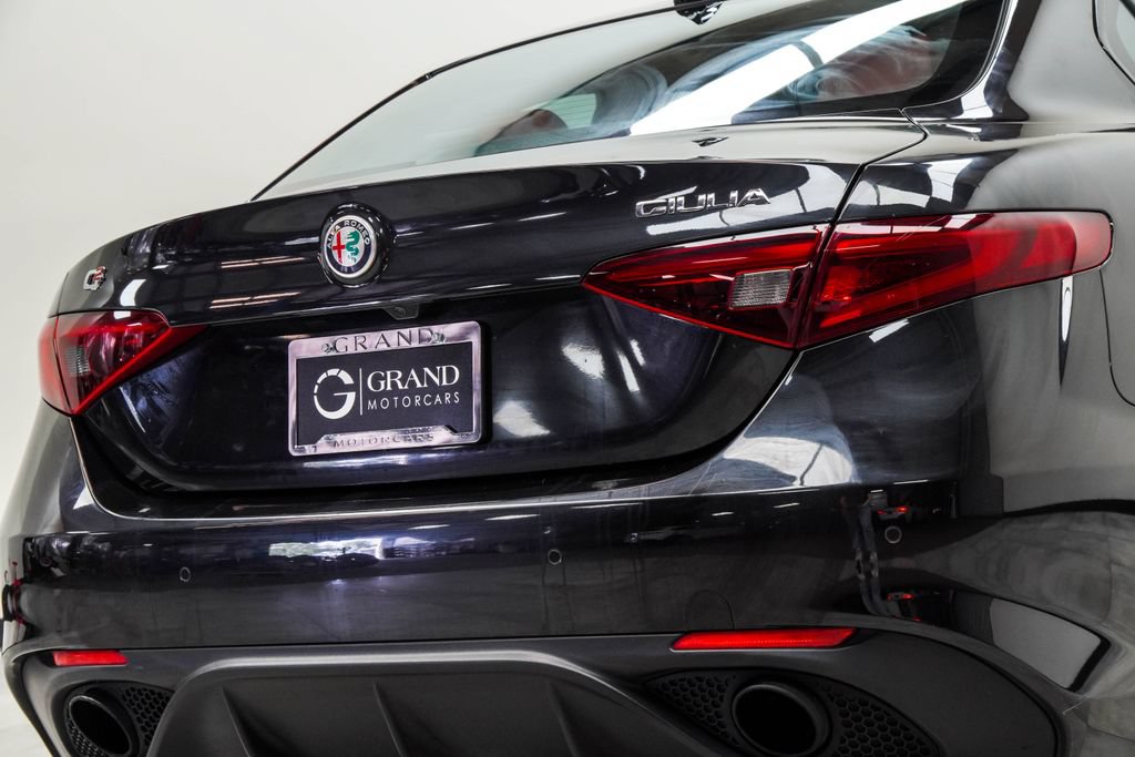 Used 2023 Alfa Romeo Giulia Veloce RWD image 14