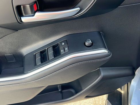 Certified 2024 Toyota Highlander XLE image 32