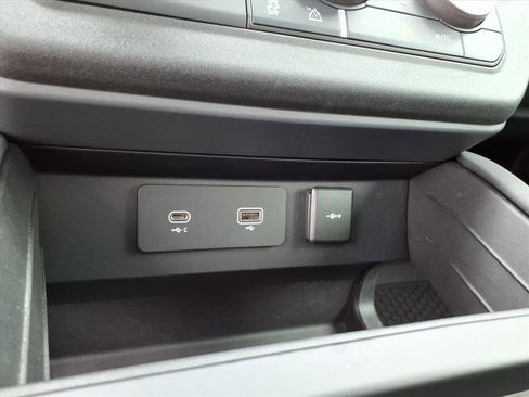 Used 2023 Land Rover Defender 110 X-Dynamic SE image 19