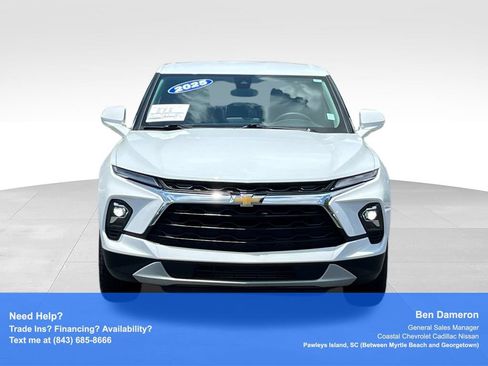 Used 2025 Chevrolet Blazer LT FWD image 2