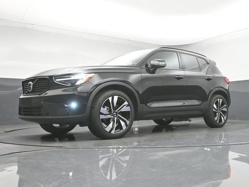 Used 2024 Volvo XC40 B5 Plus w/ Climate Package image 41